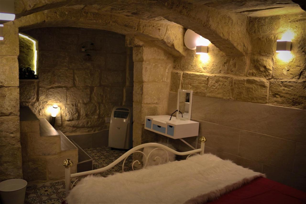 Malta'S Naughtiest Cabaret Apartment Ил-Фурияна Екстериор снимка