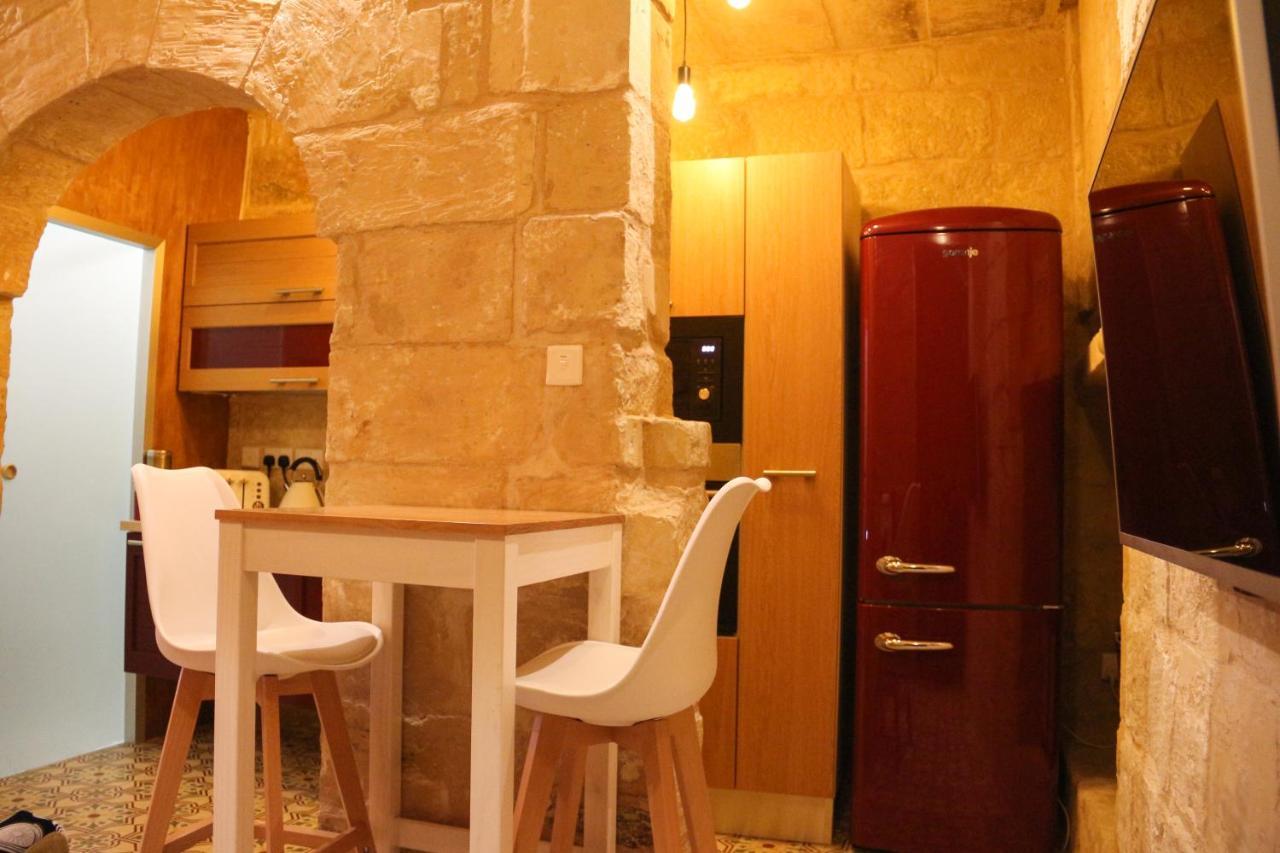 Malta'S Naughtiest Cabaret Apartment Ил-Фурияна Екстериор снимка