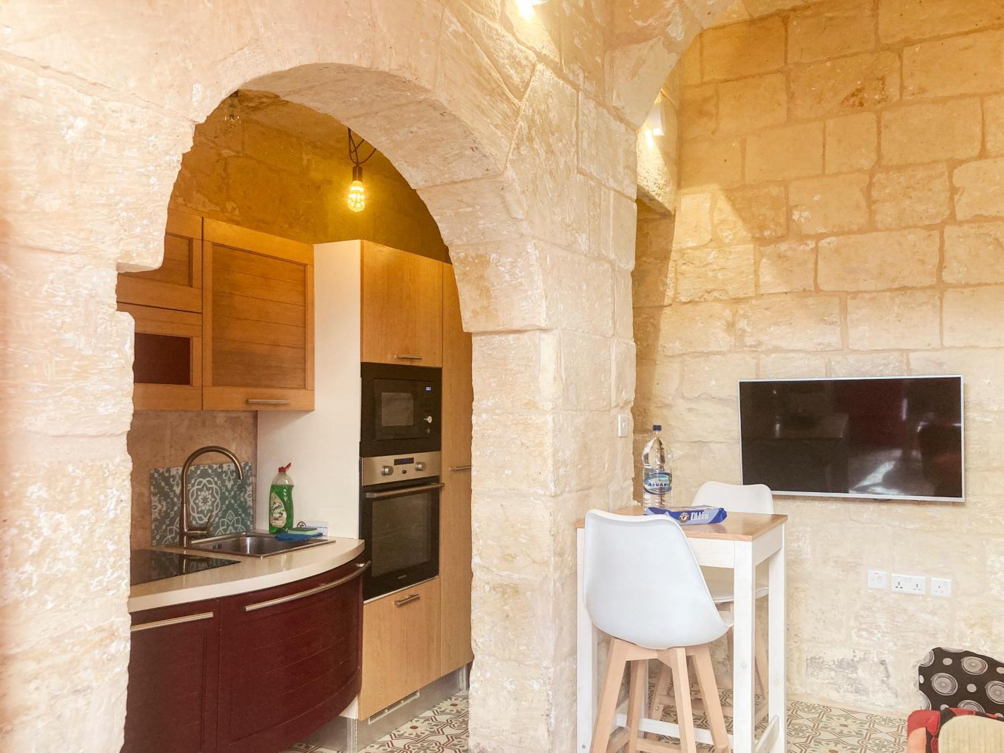 Malta'S Naughtiest Cabaret Apartment Ил-Фурияна Екстериор снимка